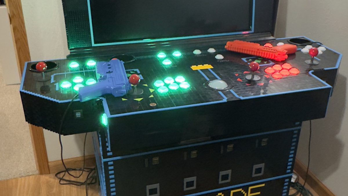 Photo showing the arcade complete with screen on it