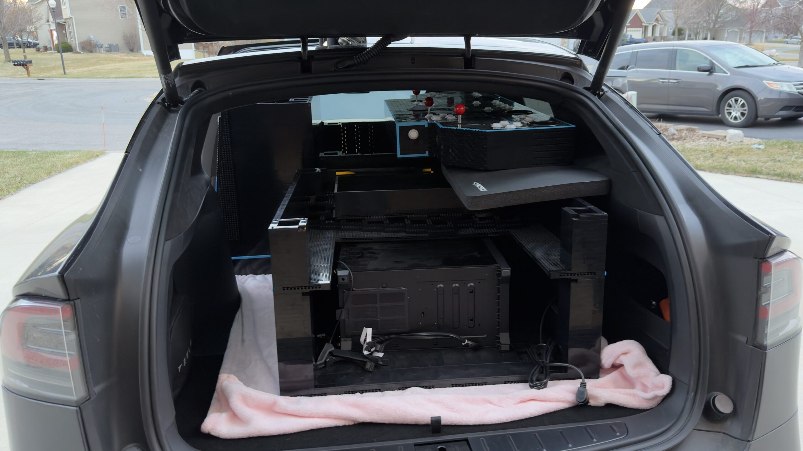 Loading up the arcade - trying to get it to all fit into the car